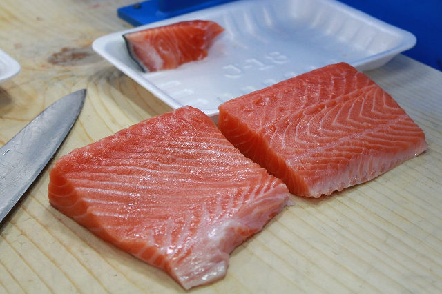 鮭はなぜ白身魚なのか 赤身魚や青魚ではない理由 E関心
