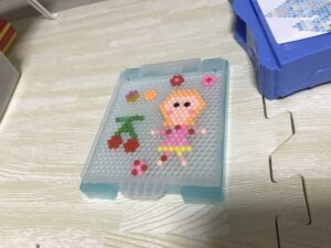 アクアビーズ×ダイソーのビーズくっついた